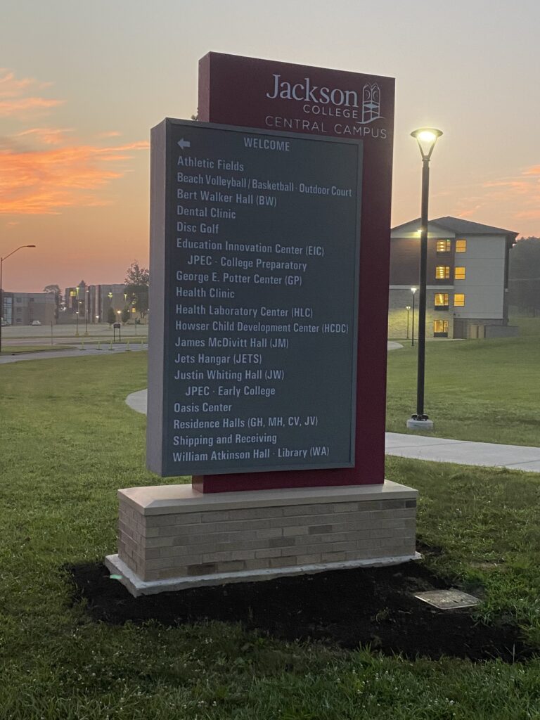 Jackson College monument sign in Jackson, MI