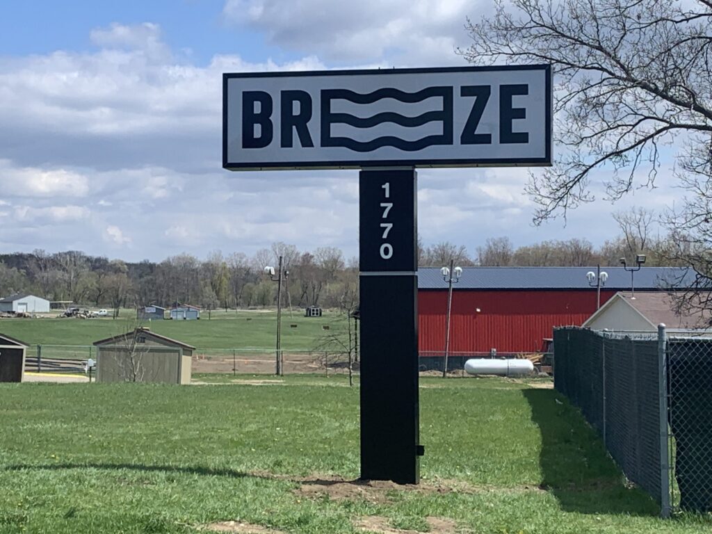 Breeze pylon sign in Battle Creek, MI