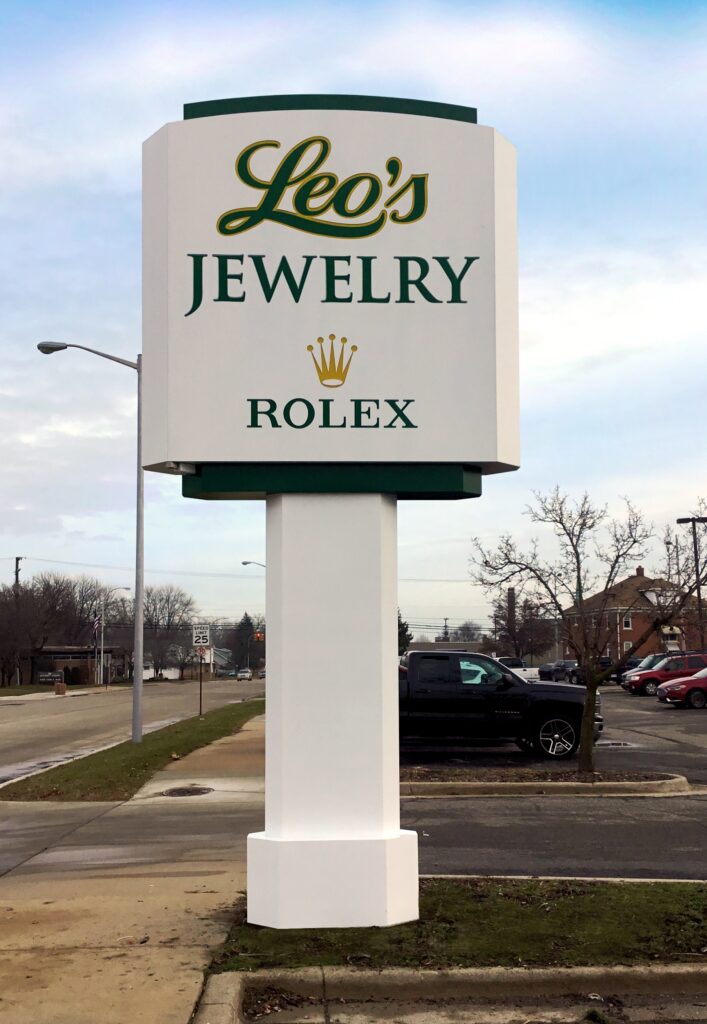 Leo's Jewelry pylon sign in Wayne, MI