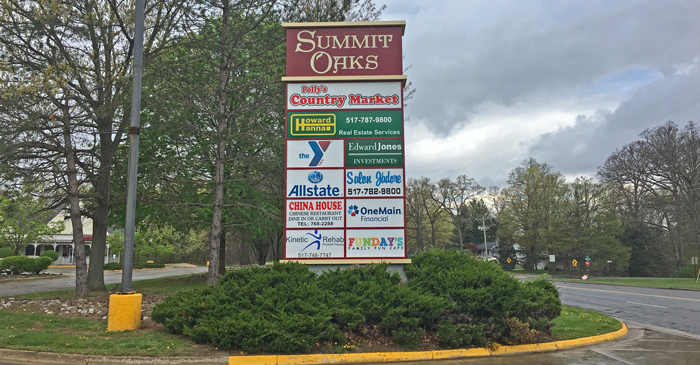 Summit Oaks pylon sign in Jackson, MI