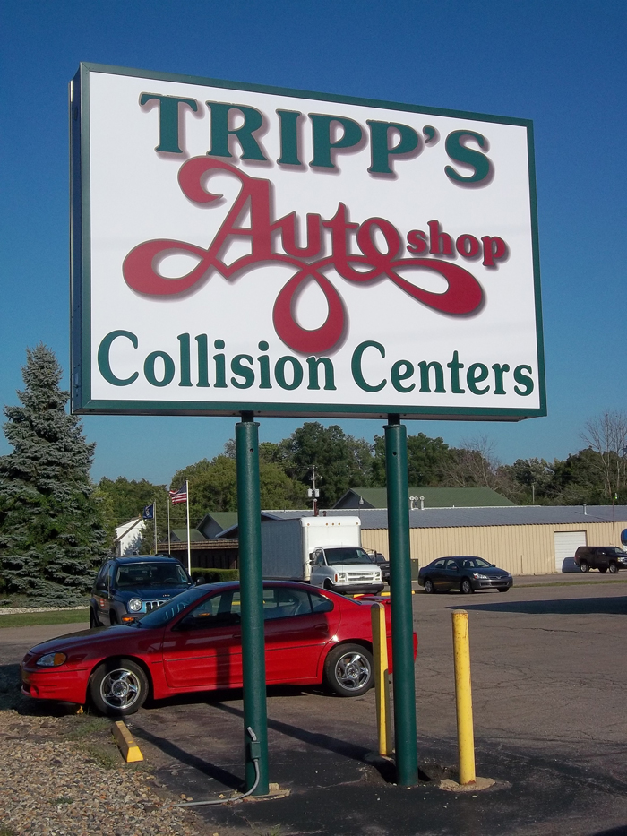 Tripp's Auto Shop pylon sign in Jackson, MI