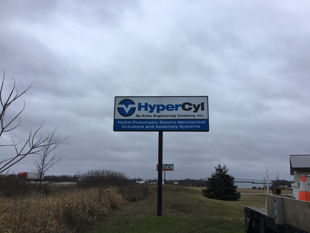 Hypercyl pylon sign in Dundee, MI